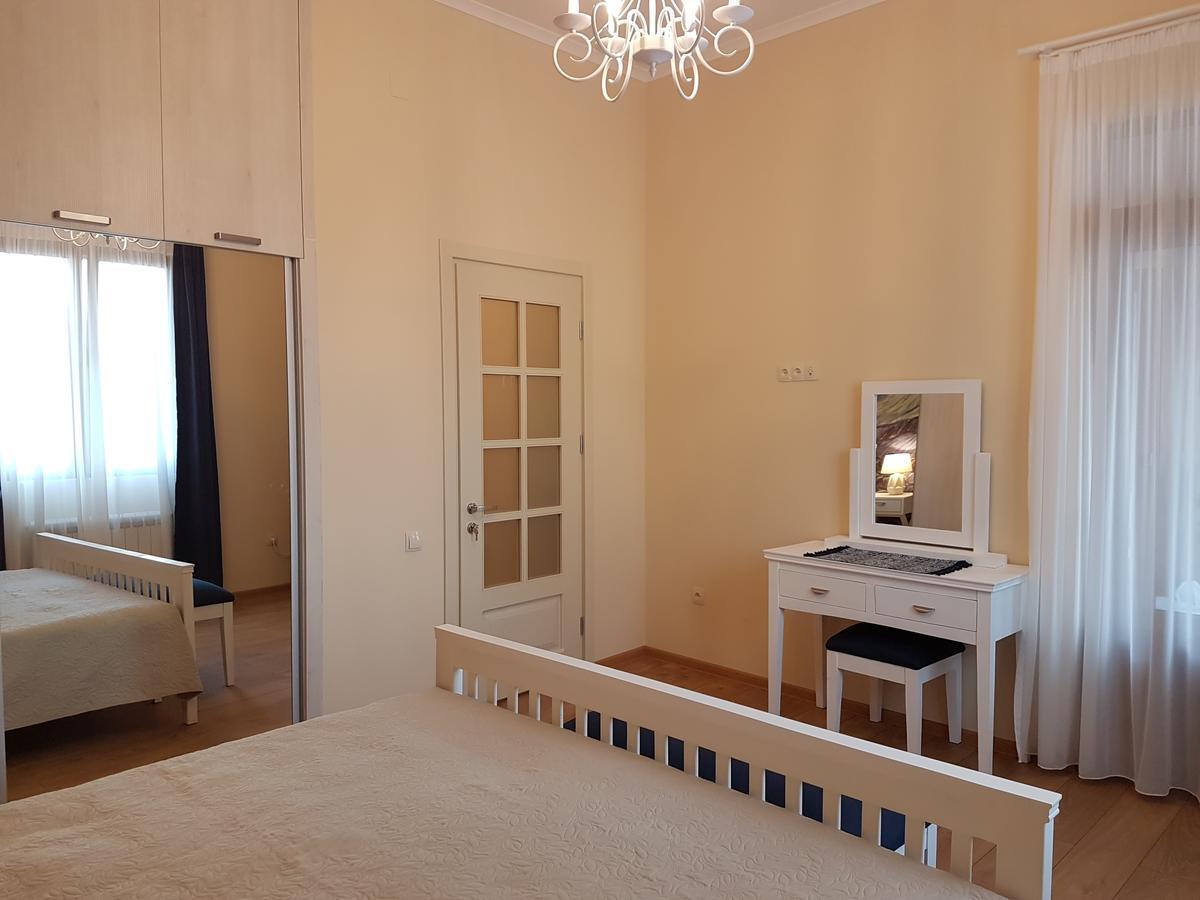 The Starry Night Apartment Батумі Екстер'єр фото